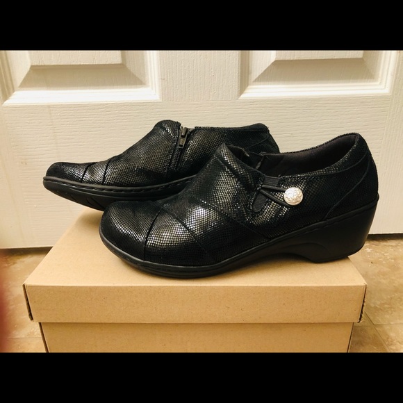 CLARKS! Black Snake skin Shoes. 8.0 - Picture 5 of 14